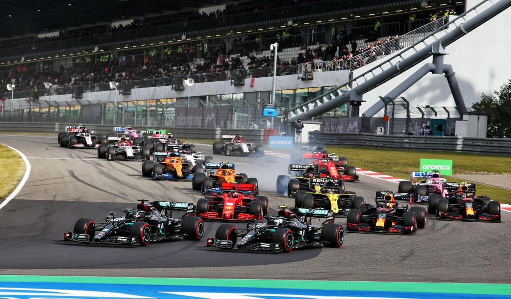 Fahrerfeld der Formel 1 kurz nach dem Rennstart