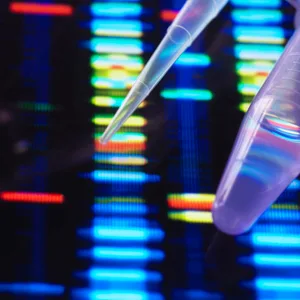 Eine Pipette liegt auf einem DJ-Pult.