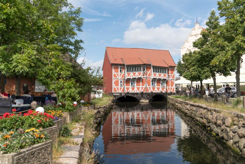 Fachwerkbau Gewölbe über der Runden Grube oder Mühlenbach in der historischen Altstadt, Hansestadt Wismar, Mecklenburg-Vorpommern