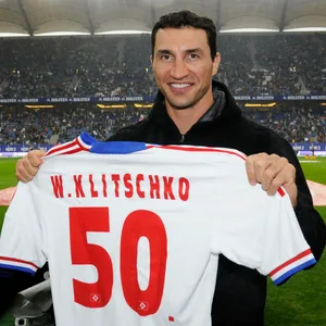 Wladimir Klitschko, hier im Jahr 2011, hofft auf viele Fans beim Benefizspiel im Volksparkstadion.
