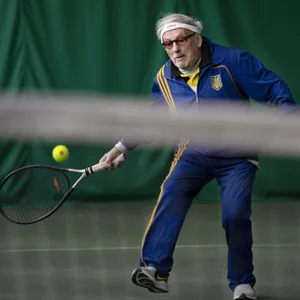 Leonid Stanislawski in Aktion beim Tennis