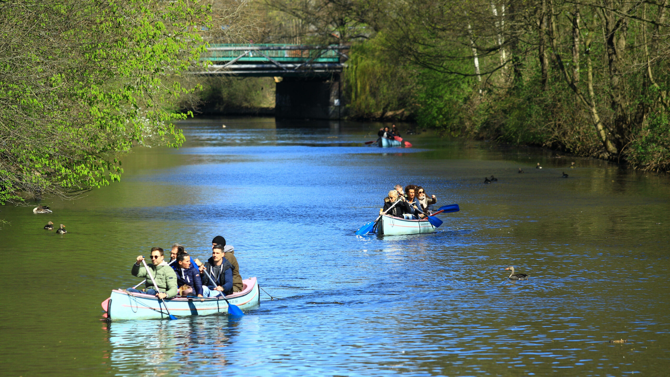 Der Osterbekkanal im April in Barmbek. Nun wurde die Osterbek im Bachverlauf in Wandsbek verunreinigt.