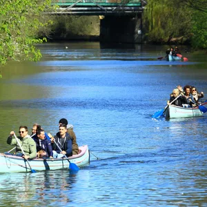 Der Osterbekkanal im April in Barmbek. Nun wurde die Osterbek im Bachverlauf in Wandsbek verunreinigt.
