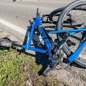 In Oldenburg ist ein Pedelecfahrer bei einem schweren Unfall gestorben (Symbolbild).
