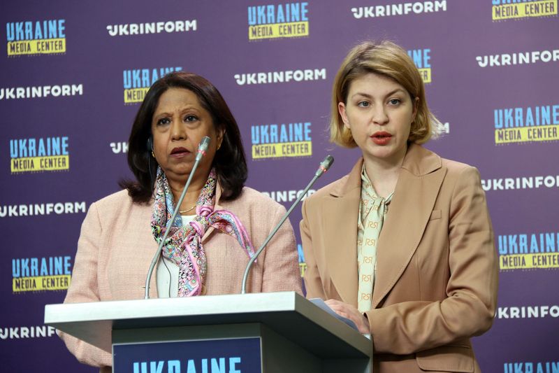 Die Sonderbeauftragte der UN für sexuelle Gewalt in Konflikten, Pramila Patten (l.), und die stellvertretende Ministerpräsidentin der Ukraine, Olga Stefanishnina, bei ihrer gemeinsamen Pressekonferenz.