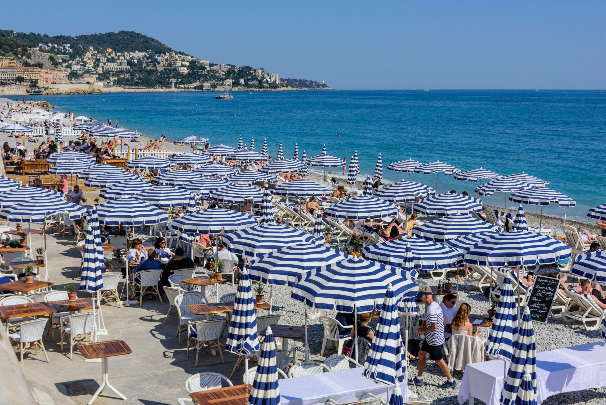 Strandpromenade in Nizza. Südfrankreich ist bei reichen Russen sehr beliebt.