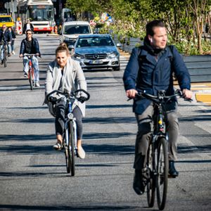 Der Rad- und Fußverkehr soll in Hamburg bis Ende des Jahrzehnts deutlich gestärkt werden.