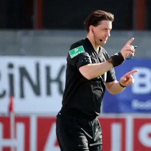 Schiedsrichter Manuel Gräfe im Einsatz