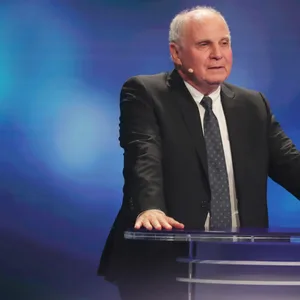Ehrenpräsident Uli Hoeneß gibt dem FC Bayern auch weiterhin Ratschläge