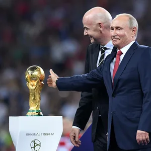 Vladimir Putin und Gianni Infantino vor dem Finale der WM 2018 in Russland