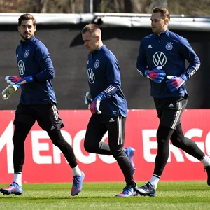 DFB-Torhüter machen sich warm