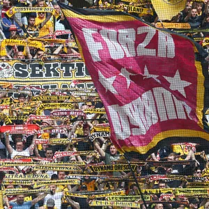 Im Relegationsduell zwischen Dynamo Dresden und dem 1. FC Kaiserslautern treffen zwei gewaltige Fanlager aufeinander