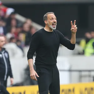 Stuttgart-Trainer Pellegrino Matarazzo beim 1:1 Heimspiel gegen den VfL Wolfsburg