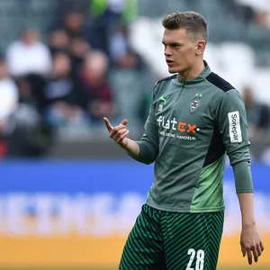 Matthias Ginter im Aufwärm-Dress von Borussia Mönchengladbach