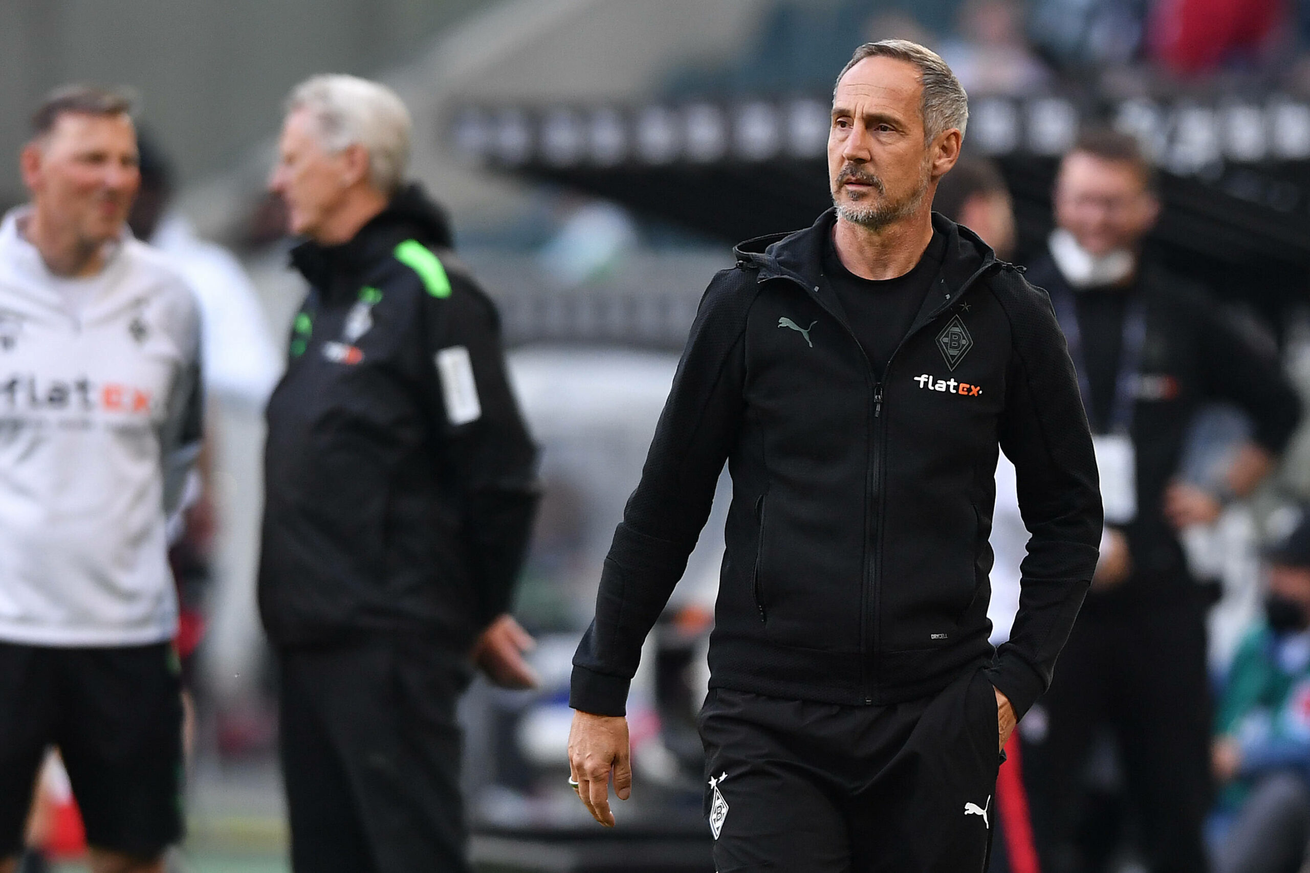 Gladbach-Trainer Hütter an der Seitenlinie beim Bundesligaspiel gegen RB Leipzig