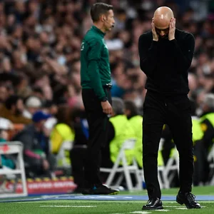 Pep Guardiola steht fassungslos an der Seitenlinie