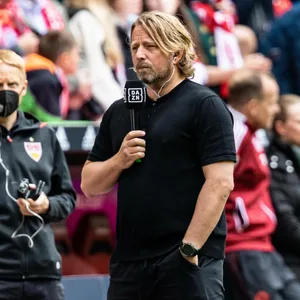 VfB-Sportdirektor Sven Mislintat hofft am letzten Spieltag auf Schützenhilfe aus Dortmund