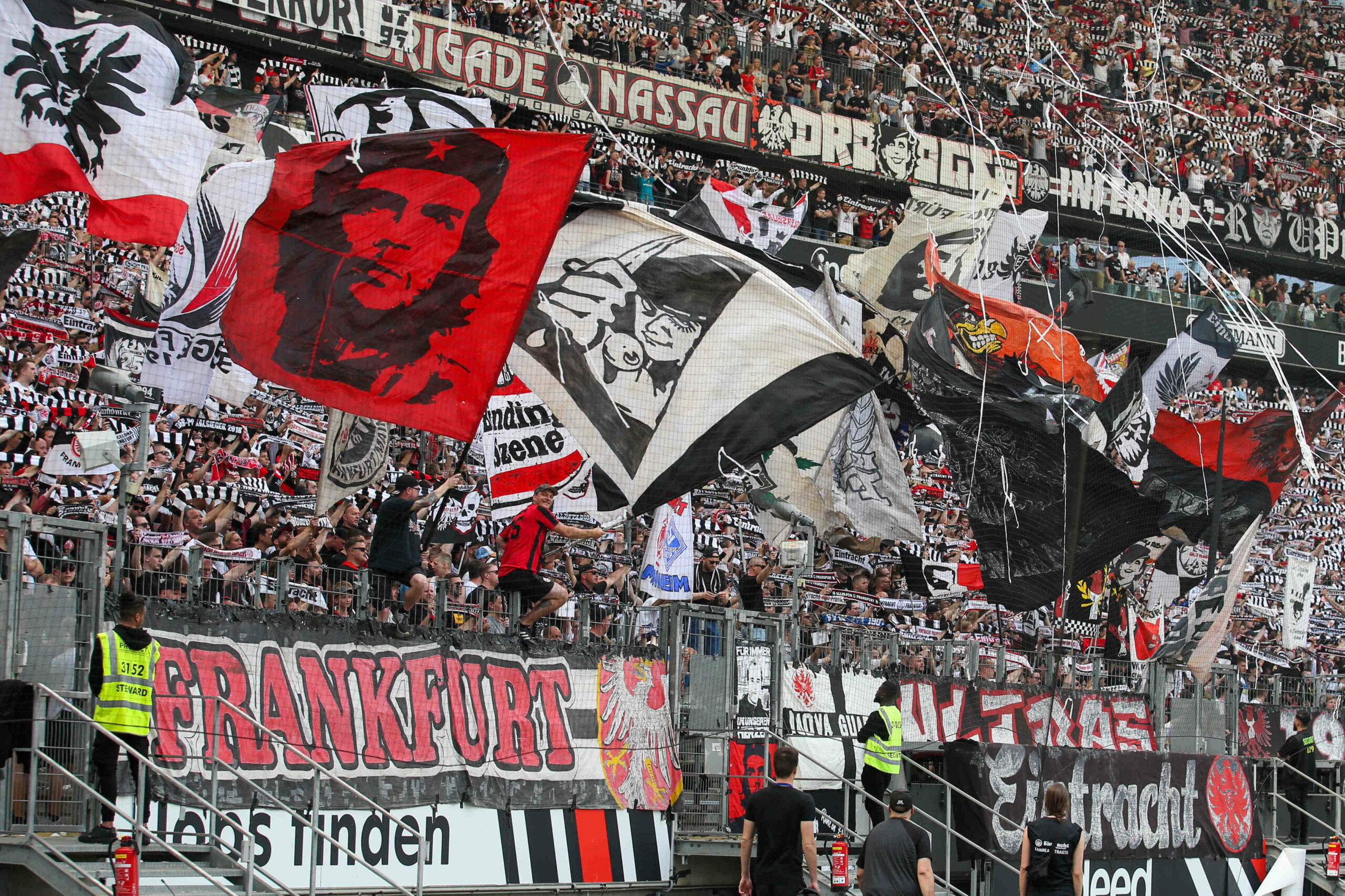 Fans von Eintracht Frankfurt beim letzten Heimspiel ihrer Mannschaft gegen Borussia Mönchengladbach