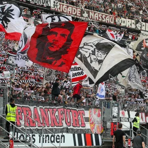 Fans von Eintracht Frankfurt beim letzten Heimspiel ihrer Mannschaft gegen Borussia Mönchengladbach