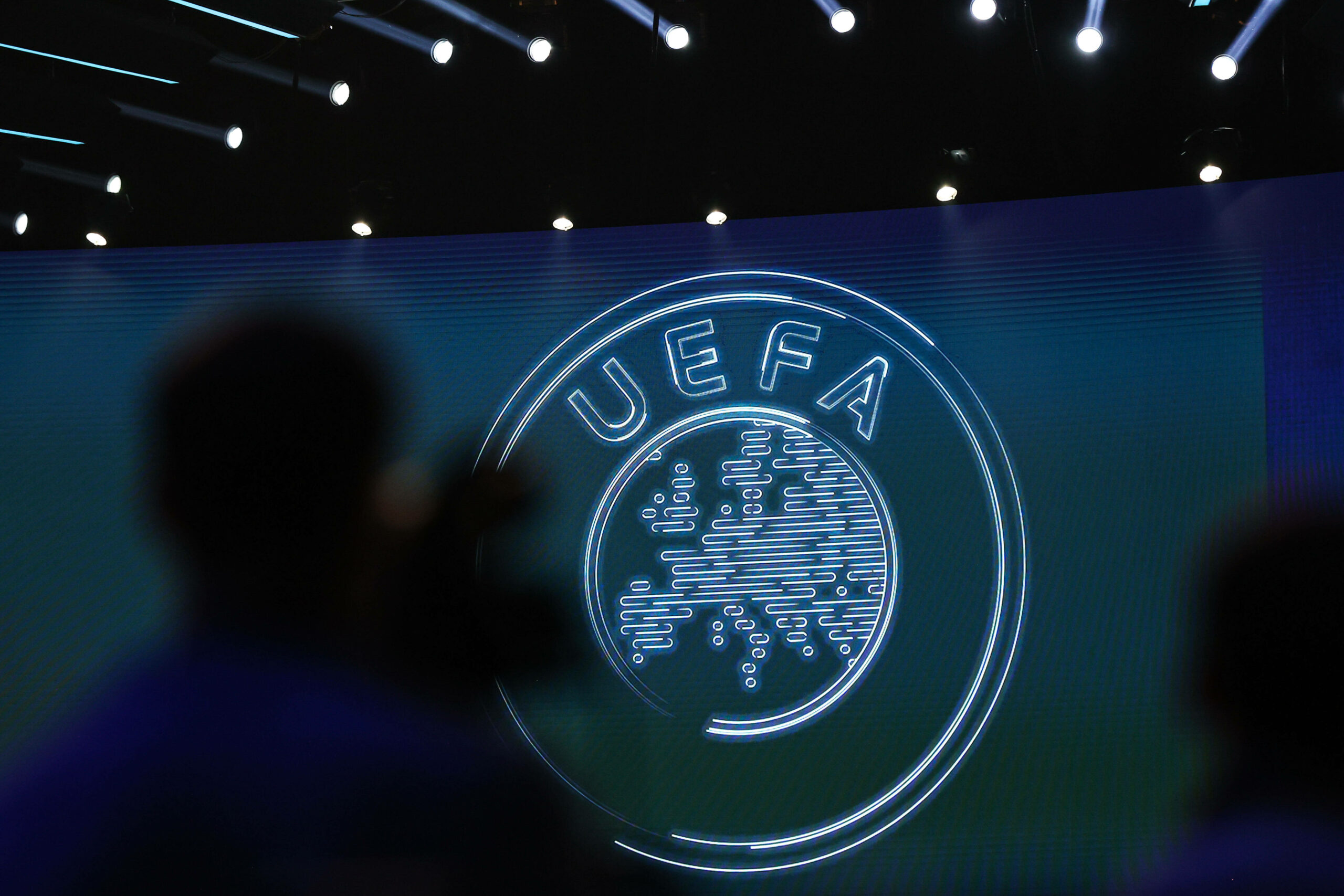 Immer wieder versucht die UEFA durch neue Ideen den Fußball zu verändern