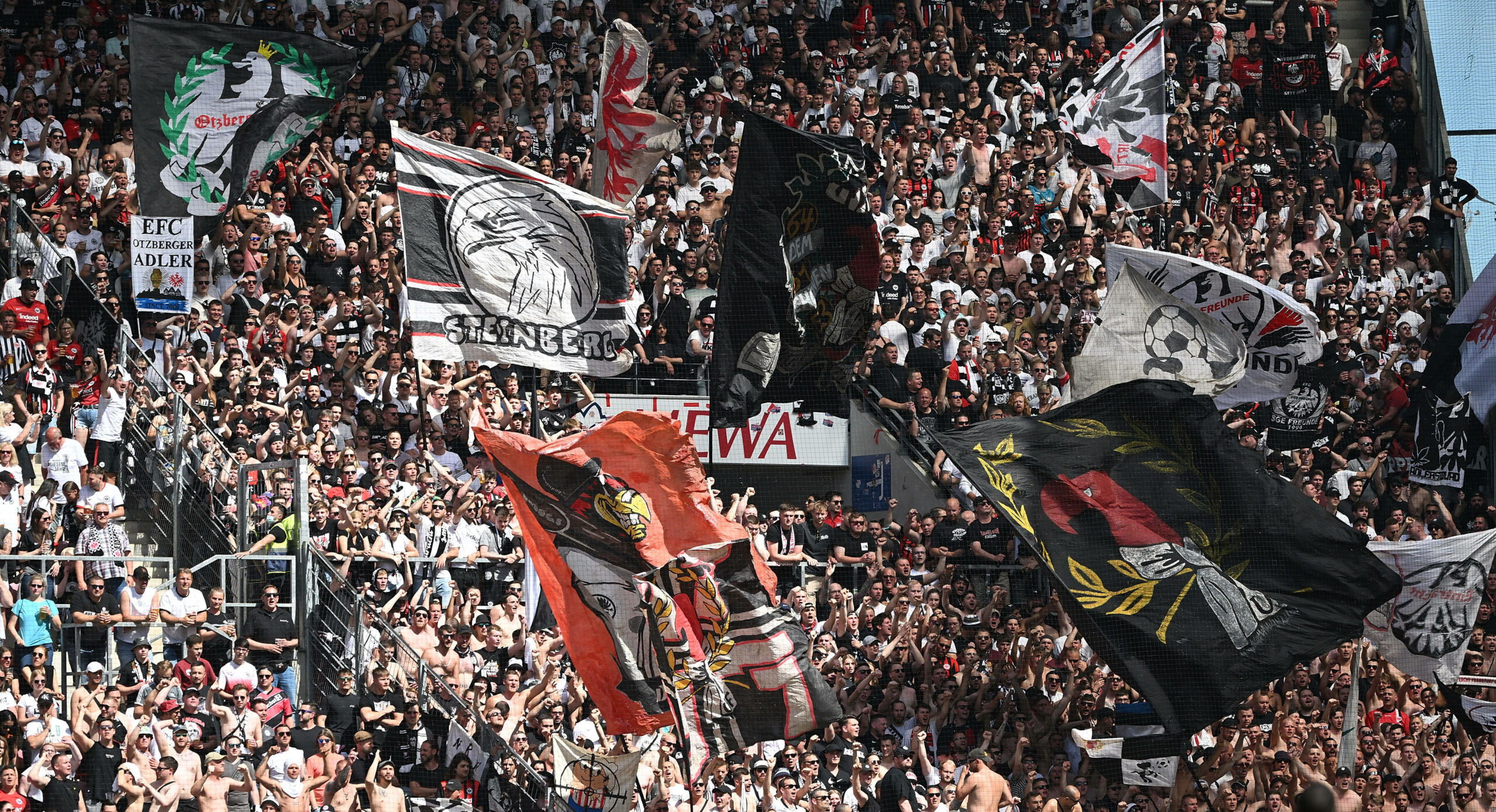 Eintracht-Fans stimmen sich warm für das Pokalfinale in Sevilla