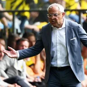 Ex-HSV-Trainer und -Spieler Felix Magath muss mit der Hertha in die Relegation.