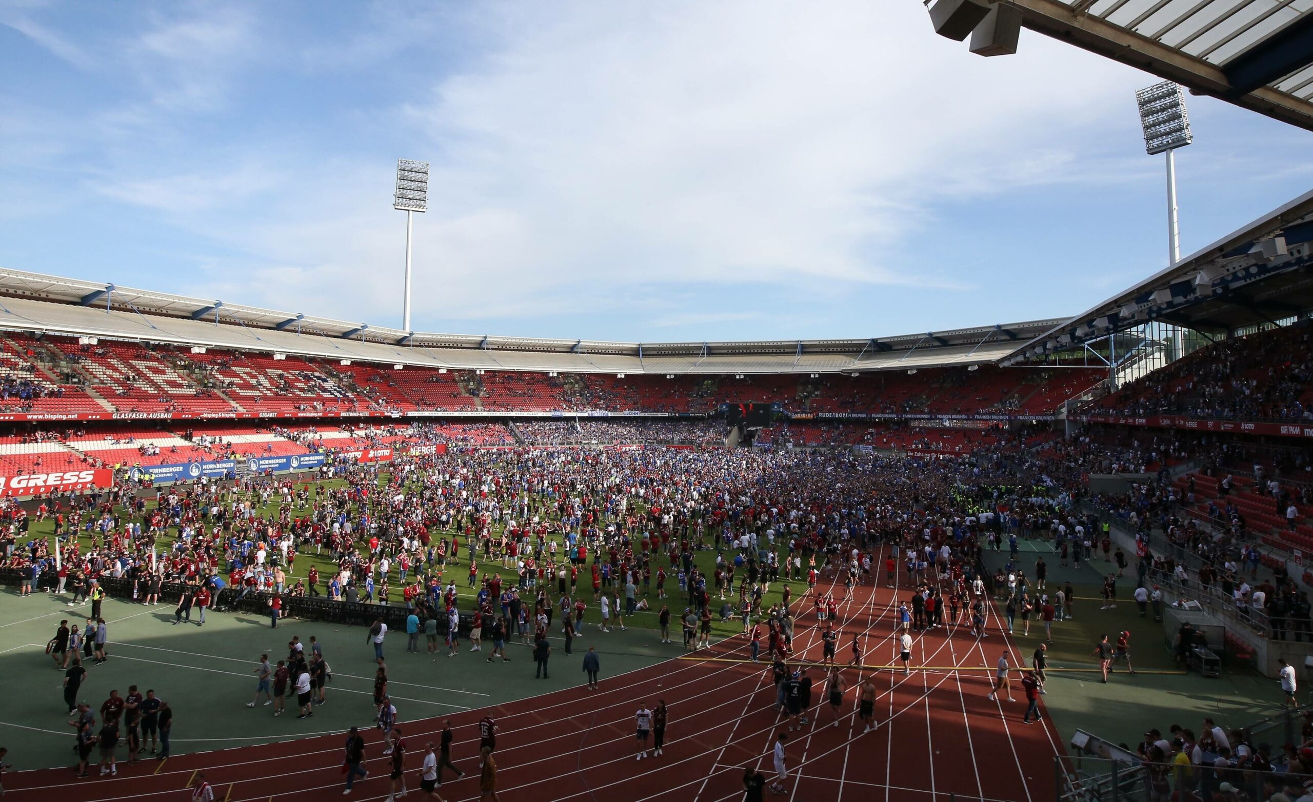 Platzsturm beim 1.FC Nürnberg