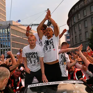 Sebastian Rode, Goncalo Paciencia und Timothy Chandler