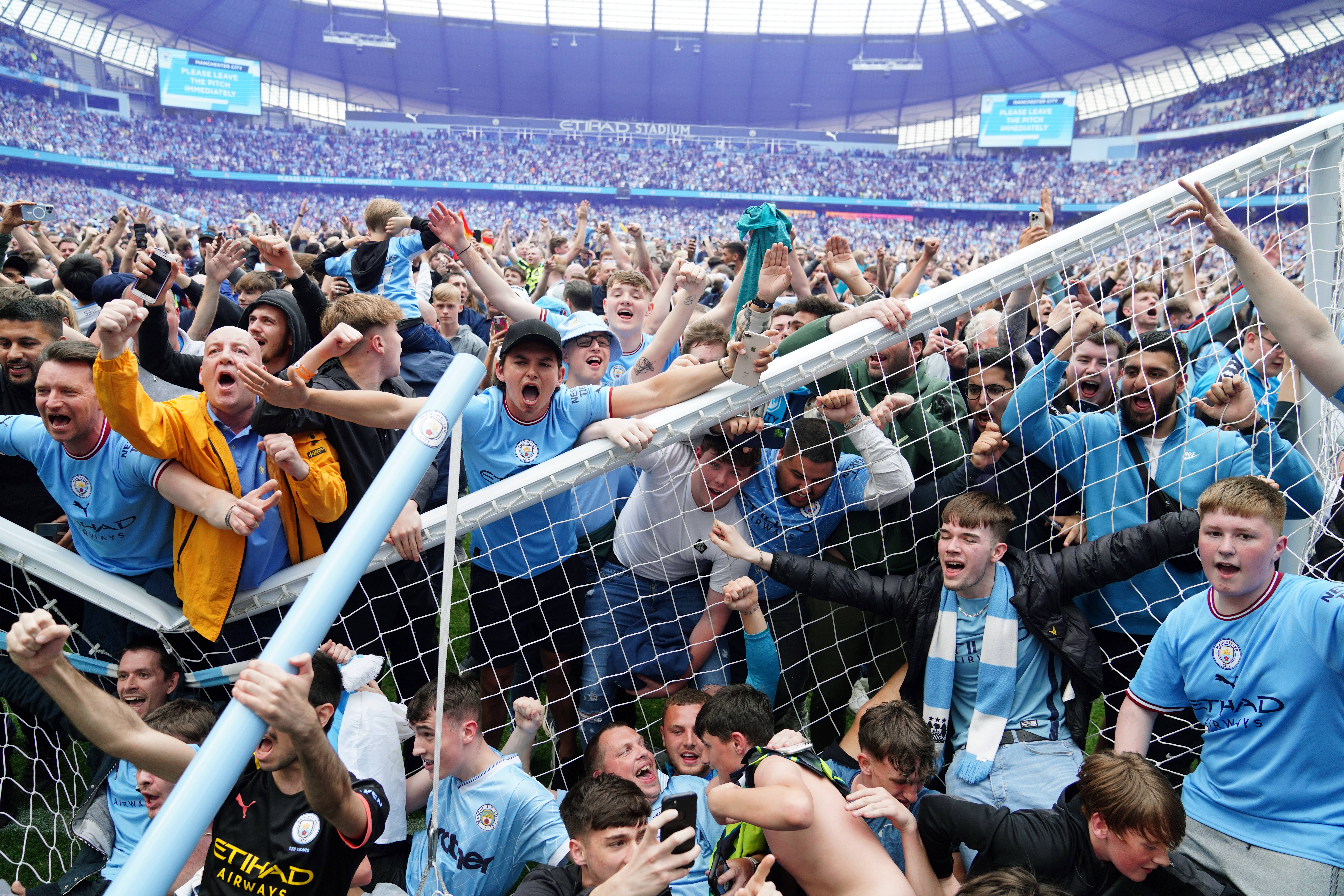Platzsturm der Anhänger von Manchester City