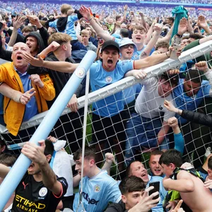 Platzsturm der Anhänger von Manchester City
