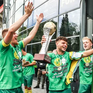 So feierten Spieler und Fans im Mai den Niederrhein-Pokalsieg des SV Straelen.