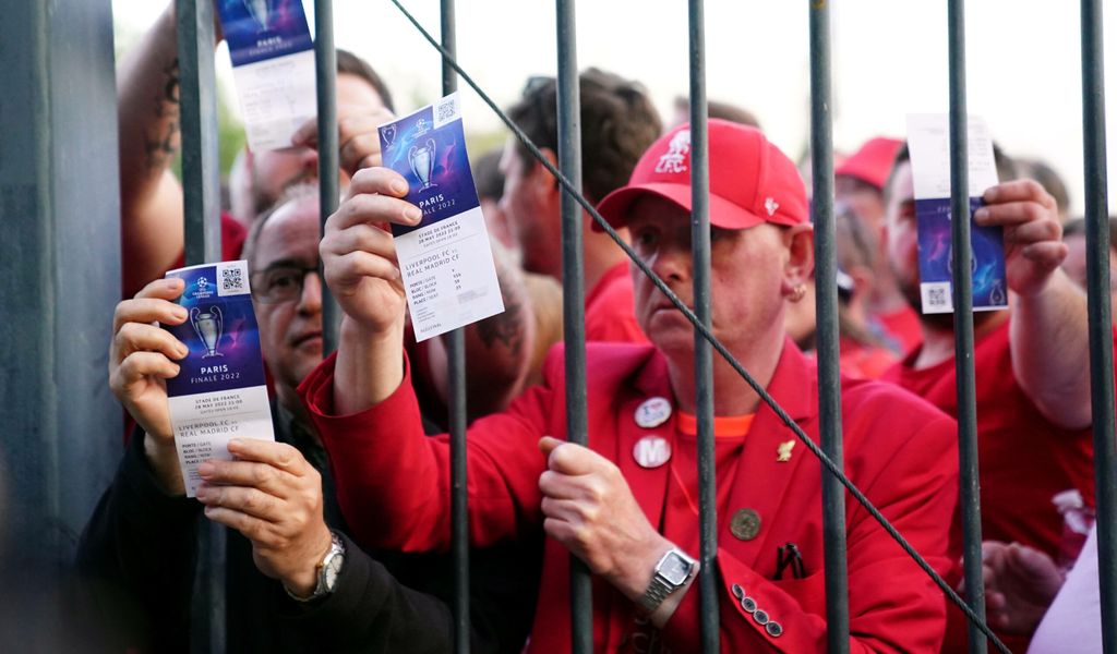 Liverpool Fans hinter Gittern