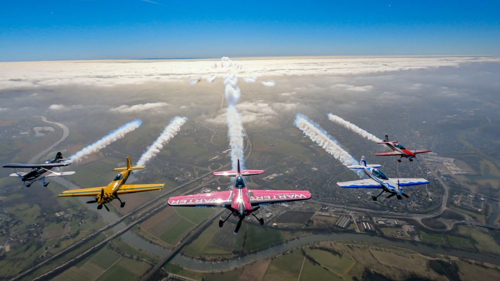 Die „Skytexter“ im Formationsflug beim Texten.