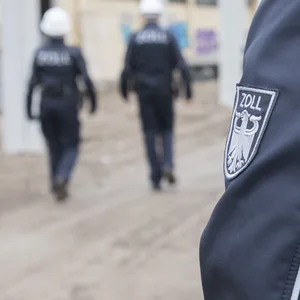 Zoll-Razzia auf Hamburger Baustellen – Arbeiter versucht zu flüchten