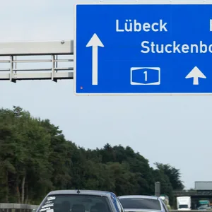 Pärchen streitet mitten auf der A1 im Norden – Polizei rückt an