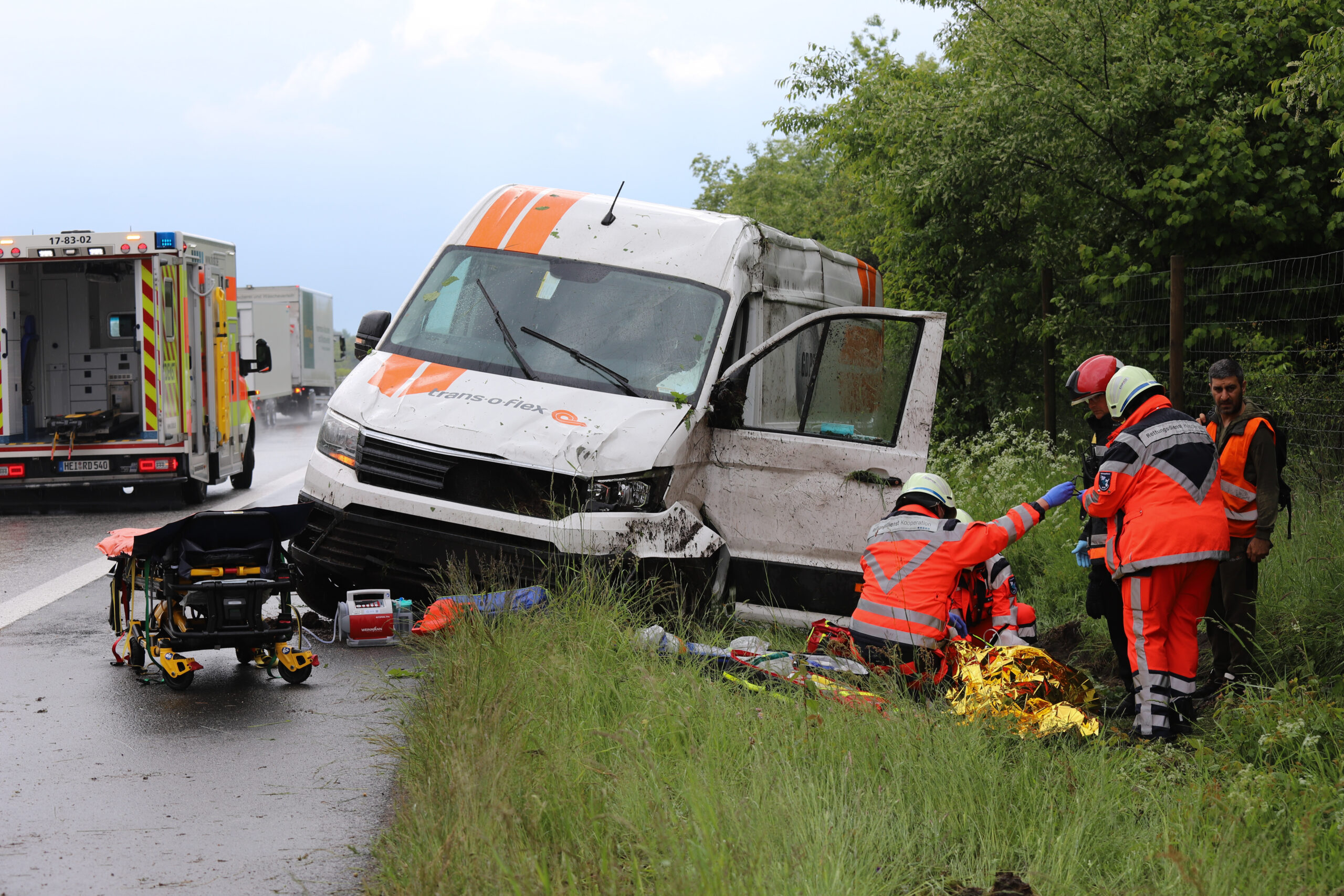 Unfall auf Autobahn nahe Hamburg - – zwei Personen schwer verletzt