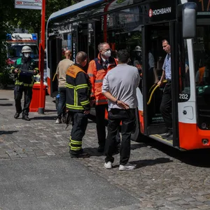 In Hamburg: Mehrere Fahgäste bei Notbremsung eines Linienbus verletzt