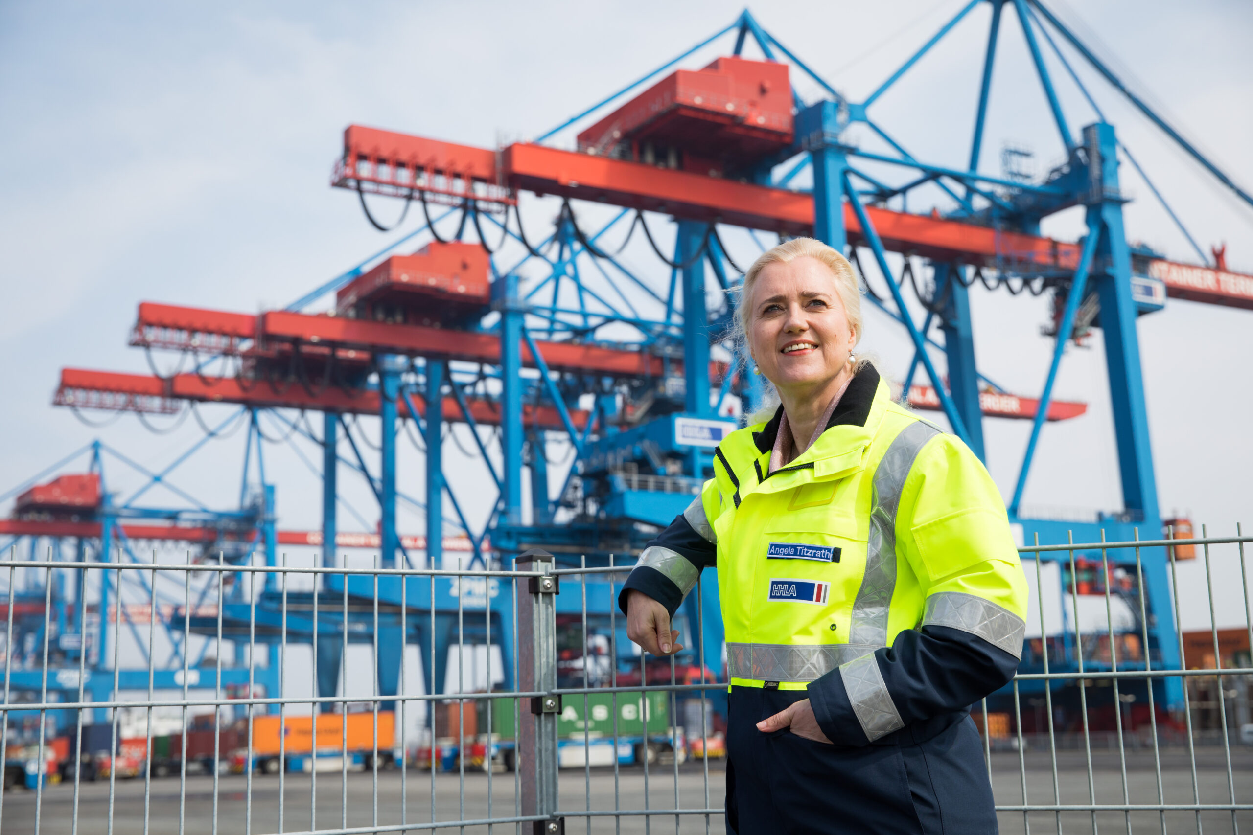 Hafen-Chefin Angela Titzrath will das Sonntagsfahrverbot für Lkw vorübergehend aussetzen. (Archivbild)