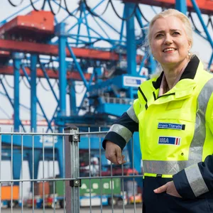 Hafen-Chefin Angela Titzrath will das Sonntagsfahrverbot für Lkw vorübergehend aussetzen. (Archivbild)