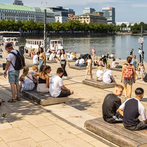 Sommerwetter am Jungfernstieg