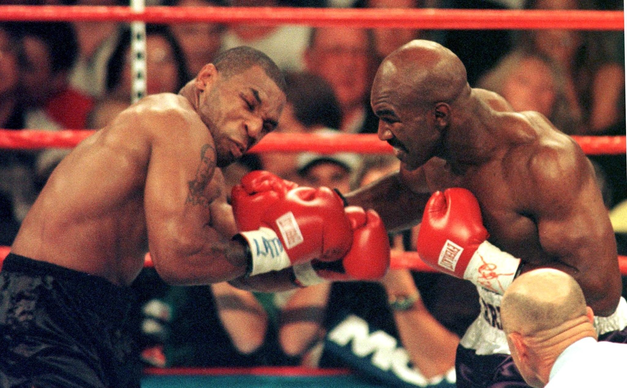 Am 28. Juni 1997 duellierten sich Evander Holyfield (r.) und Mike Tyson in der MGM Grand Garden Arena. (Archivbild)