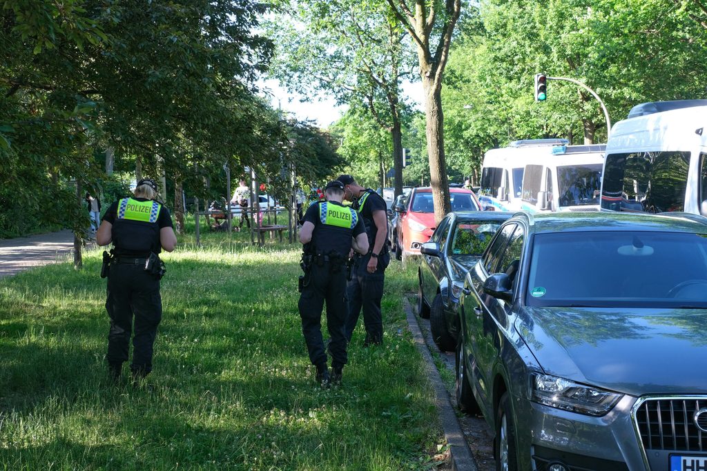 Mordversuch in Billstedt – Frau an Bushaltestelle niegestochen