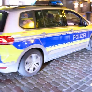 Streit in Hamburger U-Bahnhof – zwei Männer mit Messer verletzt