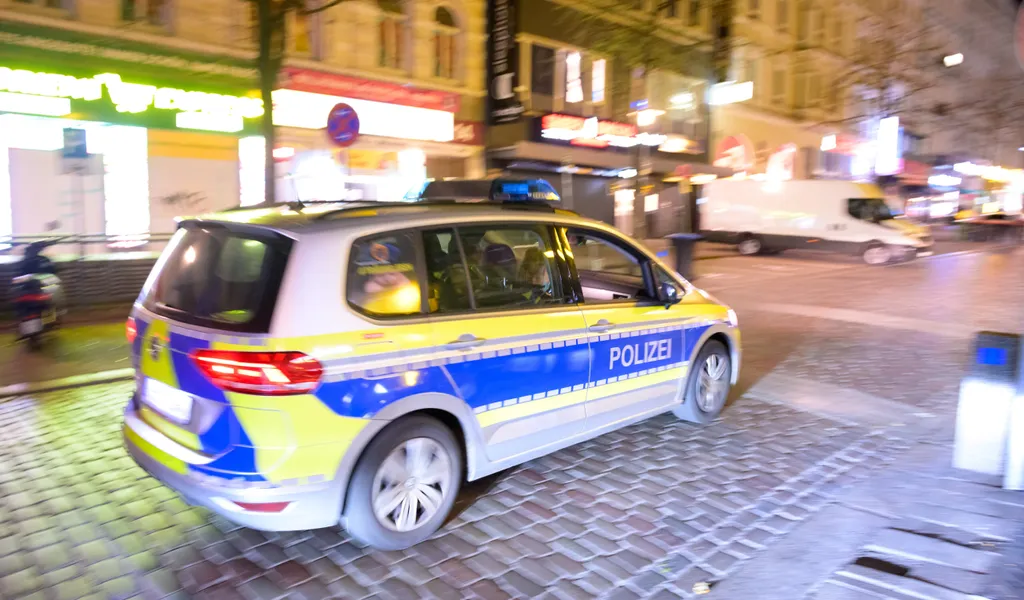 Streit bei Burger King in Hamburg - Mitarbeiter und Kunde mit Messer verletzt