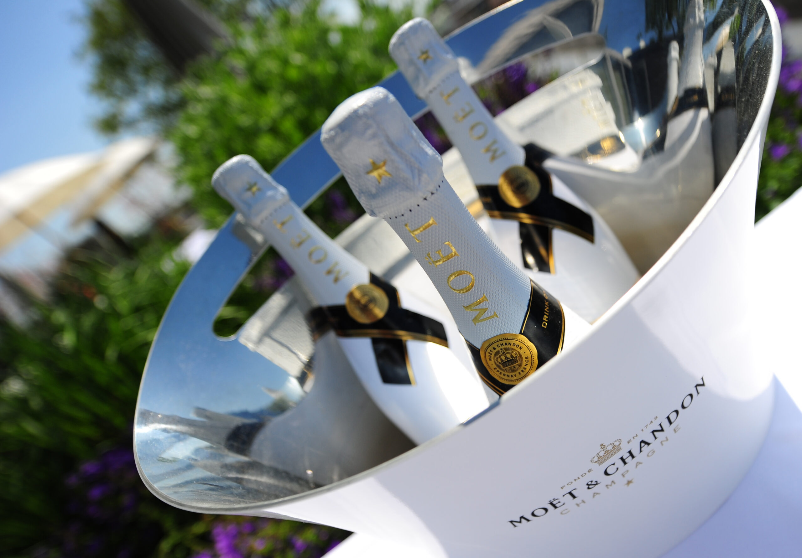 Erneut werden Champagnerflaschen der Marke Moët & Chandon Ice Impérial (3 Liter) zurückgerufen.