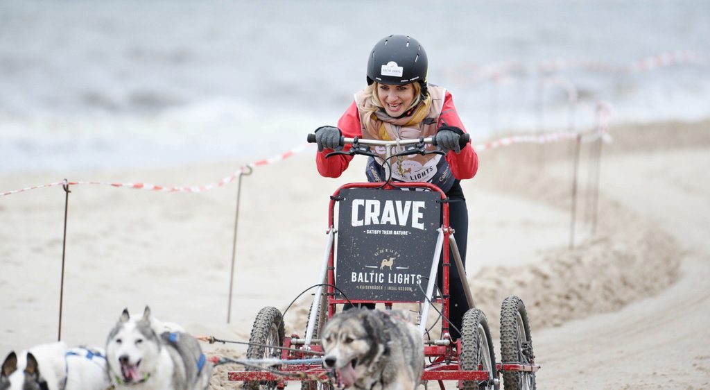 Susan Sideropoulos beim „Baltic Lights“-Schlittenhunderennen im März 2022.