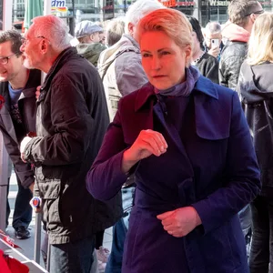 Manuela Schwesig im Gespräch mit Bürgern