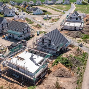 Blick auf eine Einfamilienhaus-Siedlung (Symbolbild)