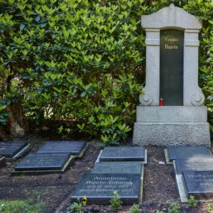 Blick auf das Familiengrab der Familie Ruete auf dem Ohlsdorfer Friedhof.