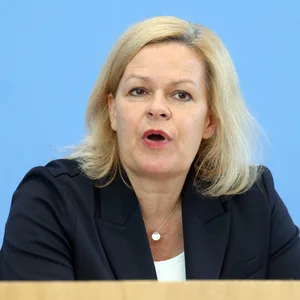 Bundesinnenministerin Nancy Faeser (SPD) kann Forderungen der Kommunen nach mehr Geld vom Bund für die Unterbringung von Flüchtlingen und Migranten nicht nachvollziehen